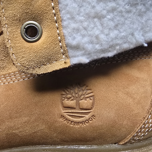 NWOT Womens Timberland Tan Leather Boots with Shearling Lining Sz. 8 - Picture 2 of 7